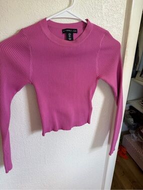 Sincerely Jules Ribbed Long-Sleeve Crop Top in Berry Pink